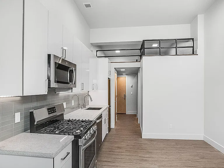 423 Terry Apartment — Photo 43