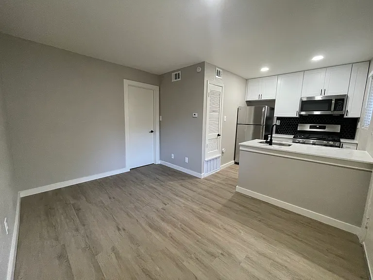 4400 1/2 Avenue A #203 — Photo 3