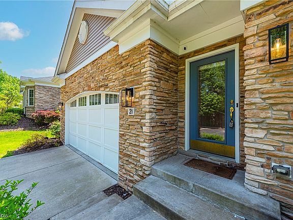 2nd image of 21 Somerset Dr