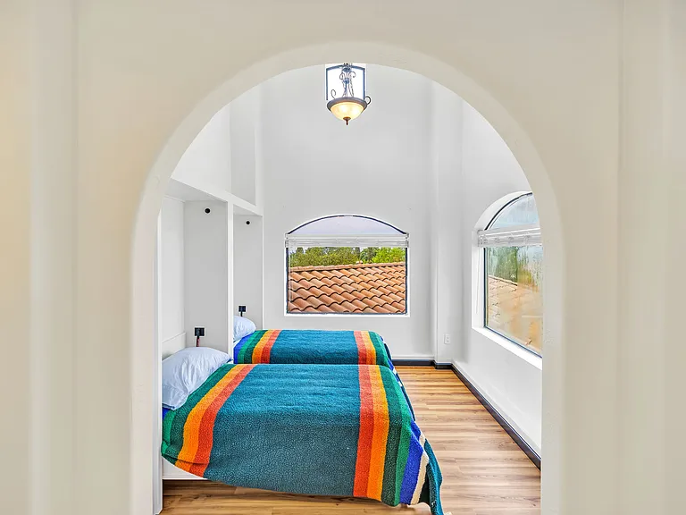 411 Cielo Cir — Photo 43