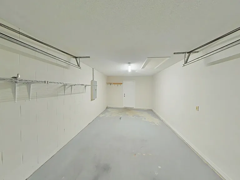 5432 NE 11th Ave — Photo 11