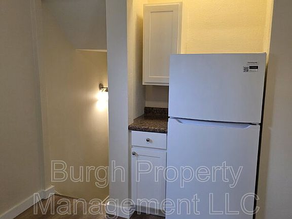 4th image of 222 Vine St