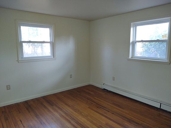 4th image of 12 Linden Ave #12