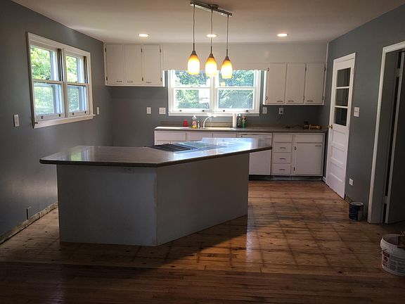 2nd image of 1717 Worth St