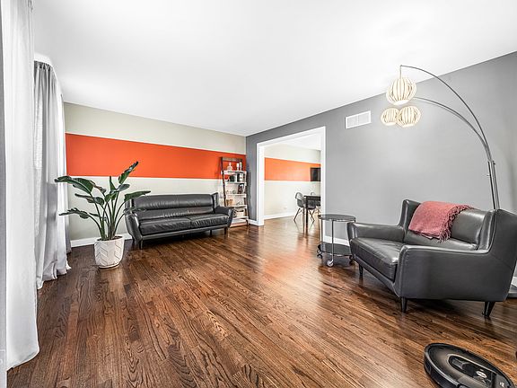 3rd image of 3691 Baybrook Dr