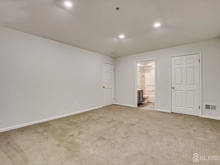 936 Waterford Dr — Photo 19