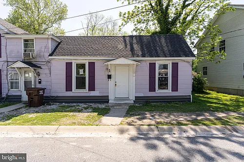 824 Park Ln Photo 1