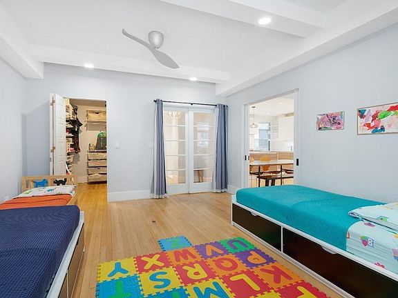 5th image of 150 E 49th St APT 6A