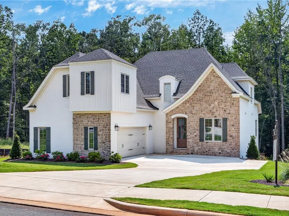 2049 Arrowhead Ave, Opelika, AL 36801