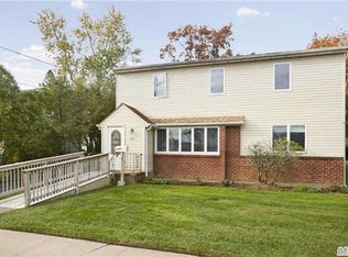 900 Winthrop Dr, East Meadow, NY 11554