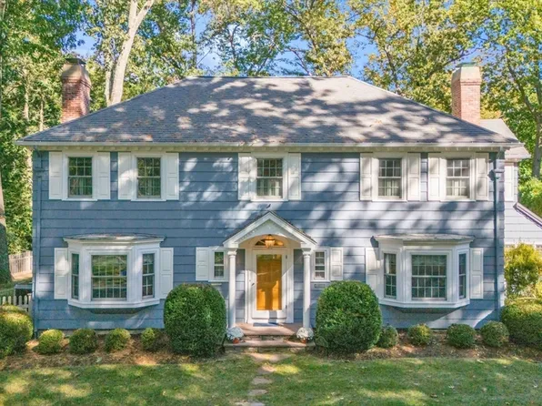 45 Oxford Rd, Longmeadow, MA 01106