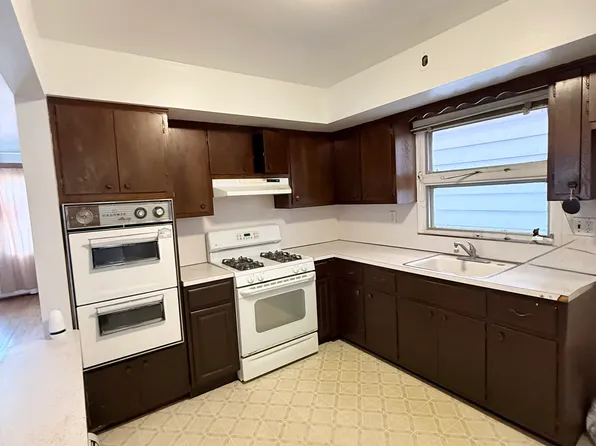 176 Kennedy Boulevard image 6 of 9