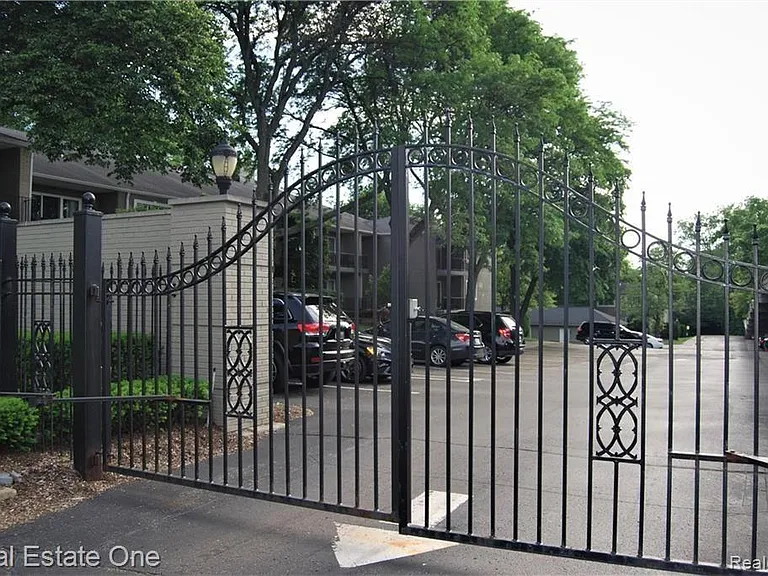 1113 N Old Woodward Ave #38 — Photo 4