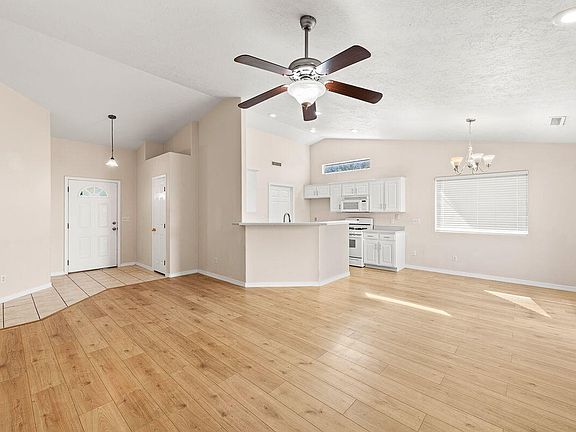 3rd image of 524 S Indian Hills Dr Unit 5