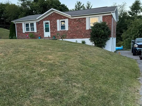 308 Hummingbird Hl, Tazewell, VA 24651