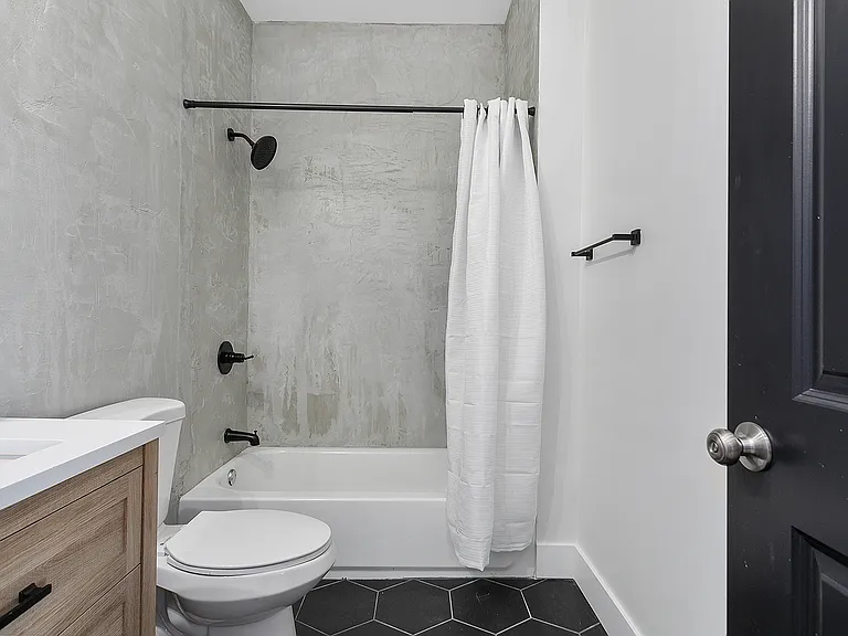 1822 Summit St #A — Photo 20