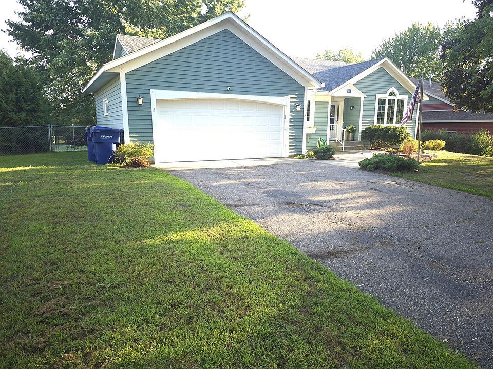 1st image of 906 21st St SE