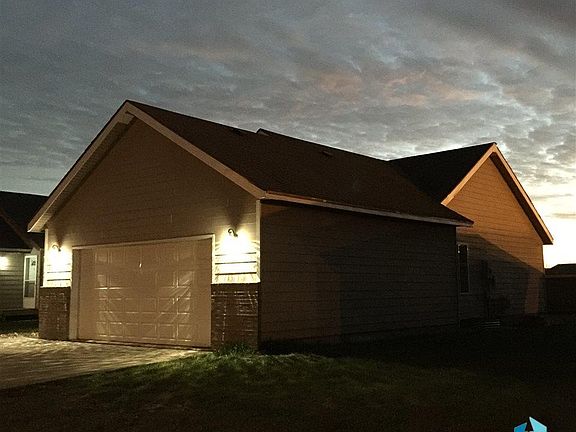 3rd image of 4111 W Newcomb Dr