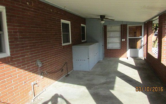 5th image of 3106 Redwood St