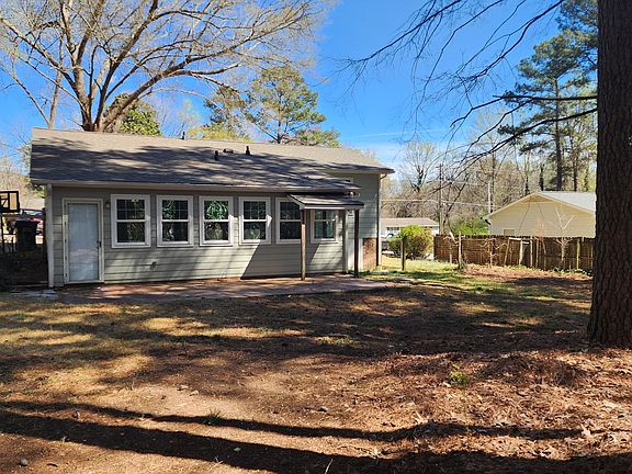 3rd image of 1412 Rock Dr