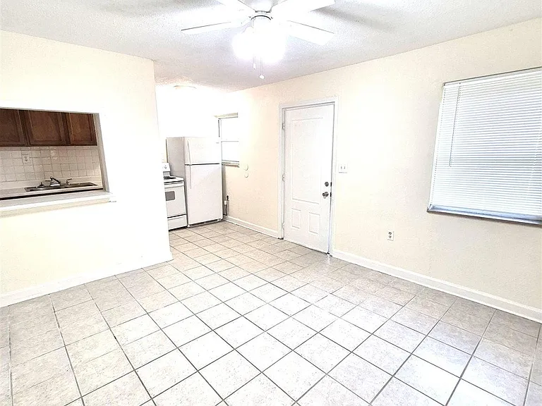 2 Ellis Dr #A — Photo 3