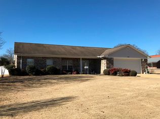 186 4th St, Batesville, MS 38606