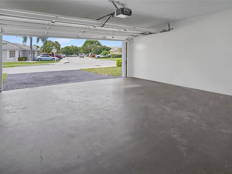 9354 Arborwood Cir — Photo 16