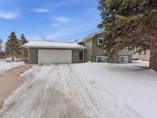 3515 Cherry St, Grand Forks, ND 58201