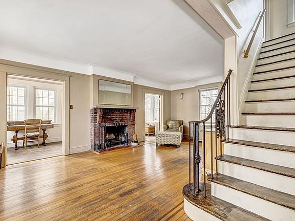 4th image of 59 Alden Ave