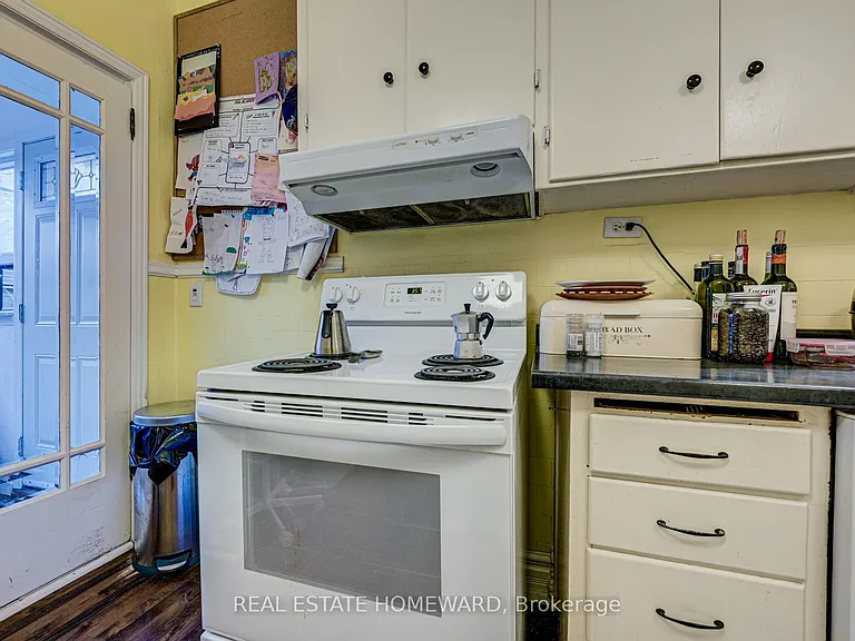 66 Mackenzie Cres #MAIN FL — Photo 17