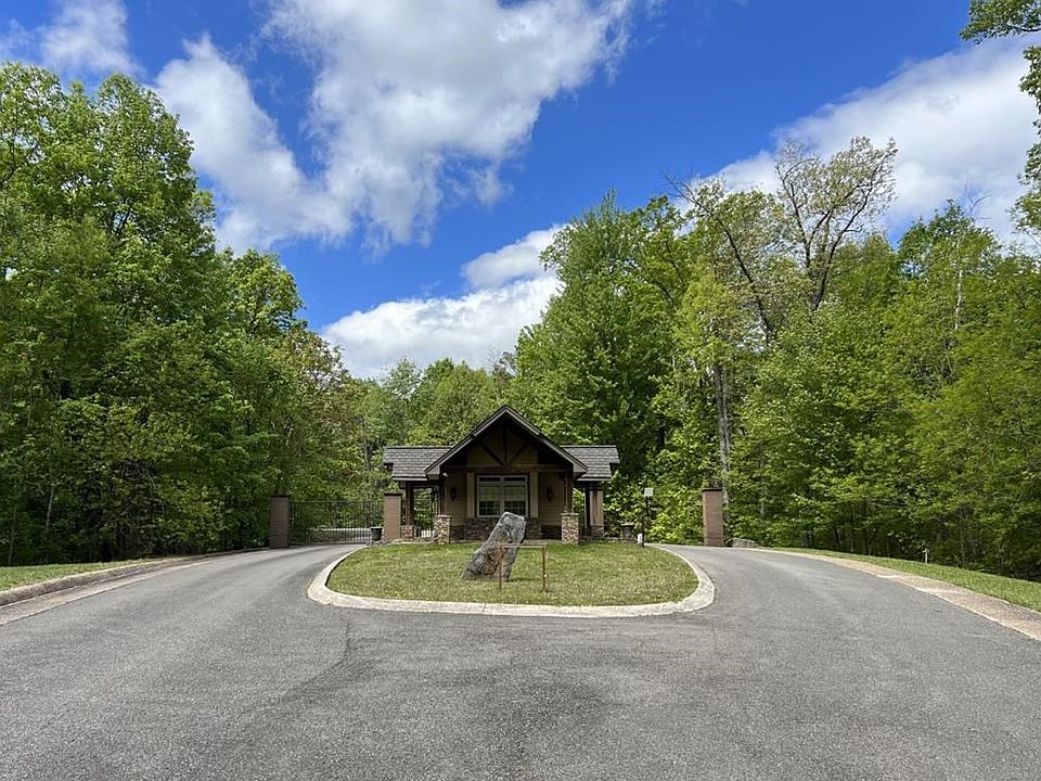 2nd image of 100 Westridge Trl