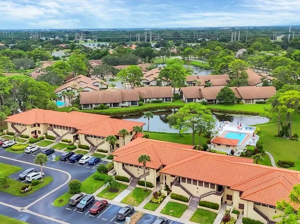 5216 Lake Village Dr #71, Sarasota, FL 34235