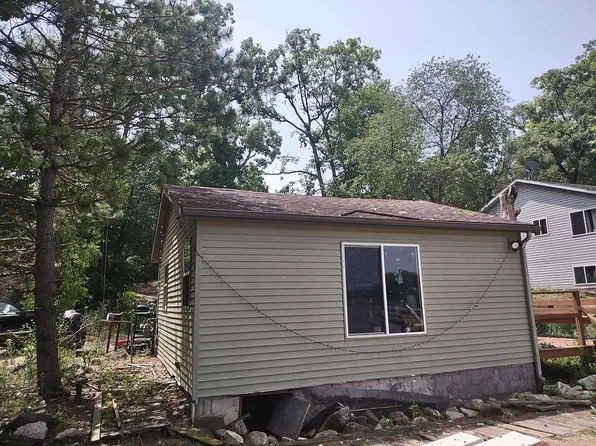 8221 S Island View Dr, Newaygo, MI 49337