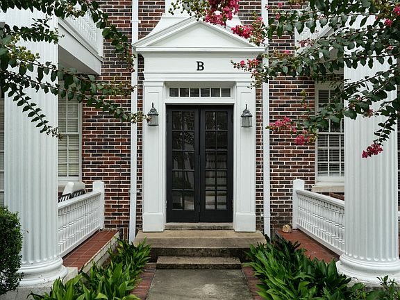 5th image of 2549 Walton Way #B1