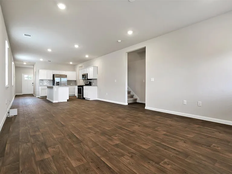 2909 Tweedy Trl — Photo 8