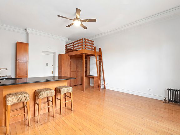 5th image of 140 W 69th St APT 85A