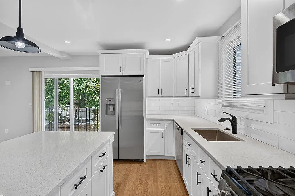 3 bed, 1346 sqft, $3,400 — Photo 3