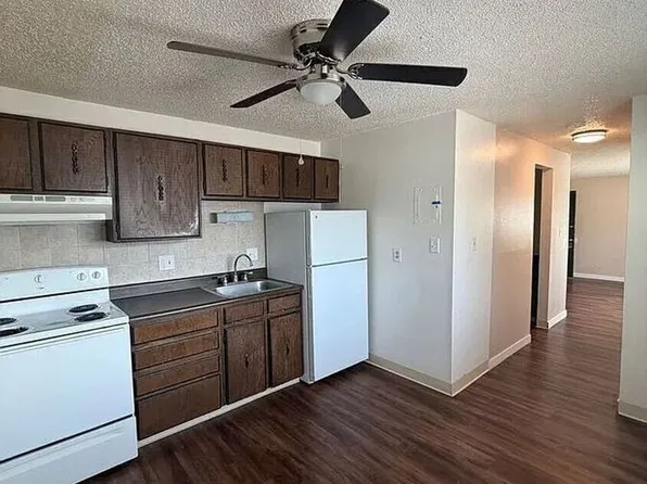 Country Club Apartments - 1065