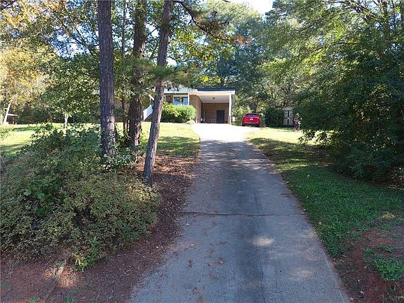 3rd image of 1506 Lakewood Ln