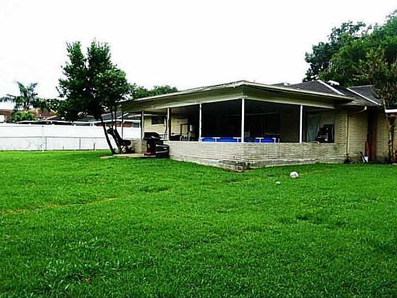 3rd image of 1359 Lakeshore Dr