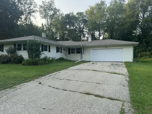 N70W39060 Foster DRIVE, Oconomowoc, WI 53066