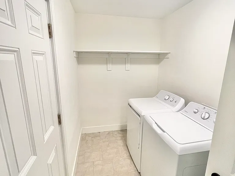 Laundry room / mud room / Door to Patio