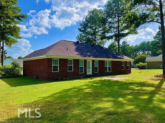 3rd image of 1018 Moss Creek Cir
