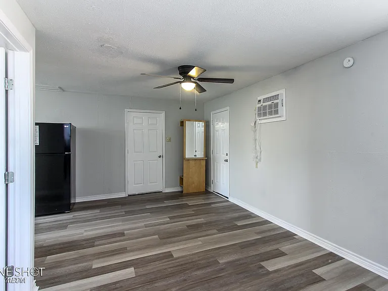 4735 Potomac Ave — Photo 2
