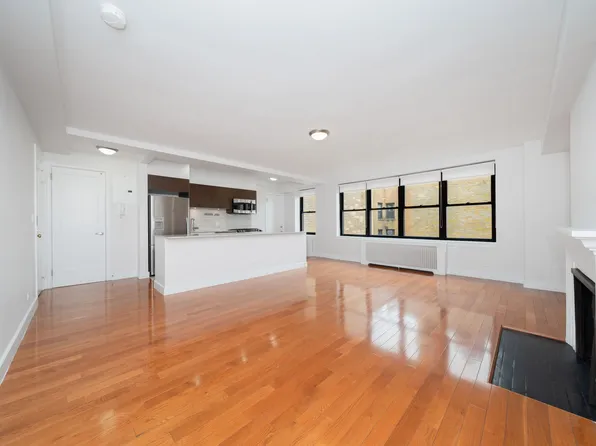 400 East 57th Street image 1 of 11