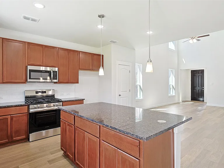 623 Russell Dr — Photo 8