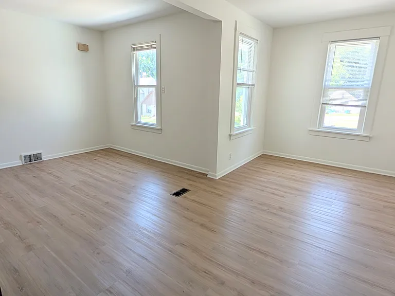15007 S Illinois St #105 — Photo 9