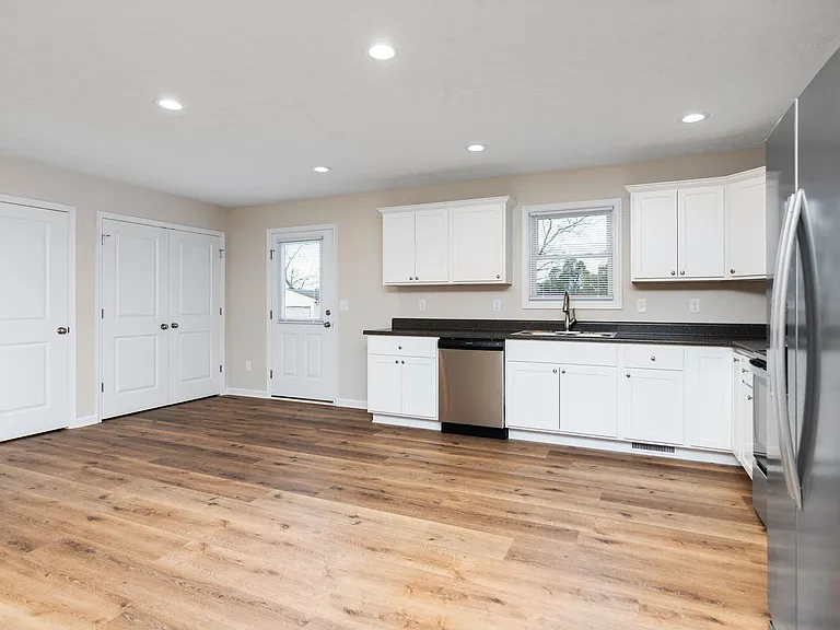 635 N Bayard Ave — Photo 4