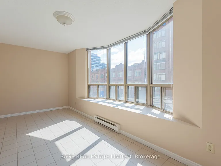 25 George St S #302 — Photo 18