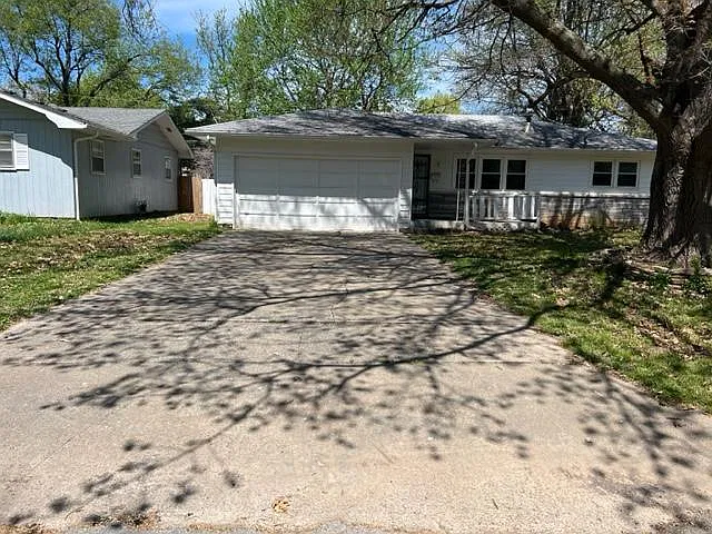1265 E Rosebrier St